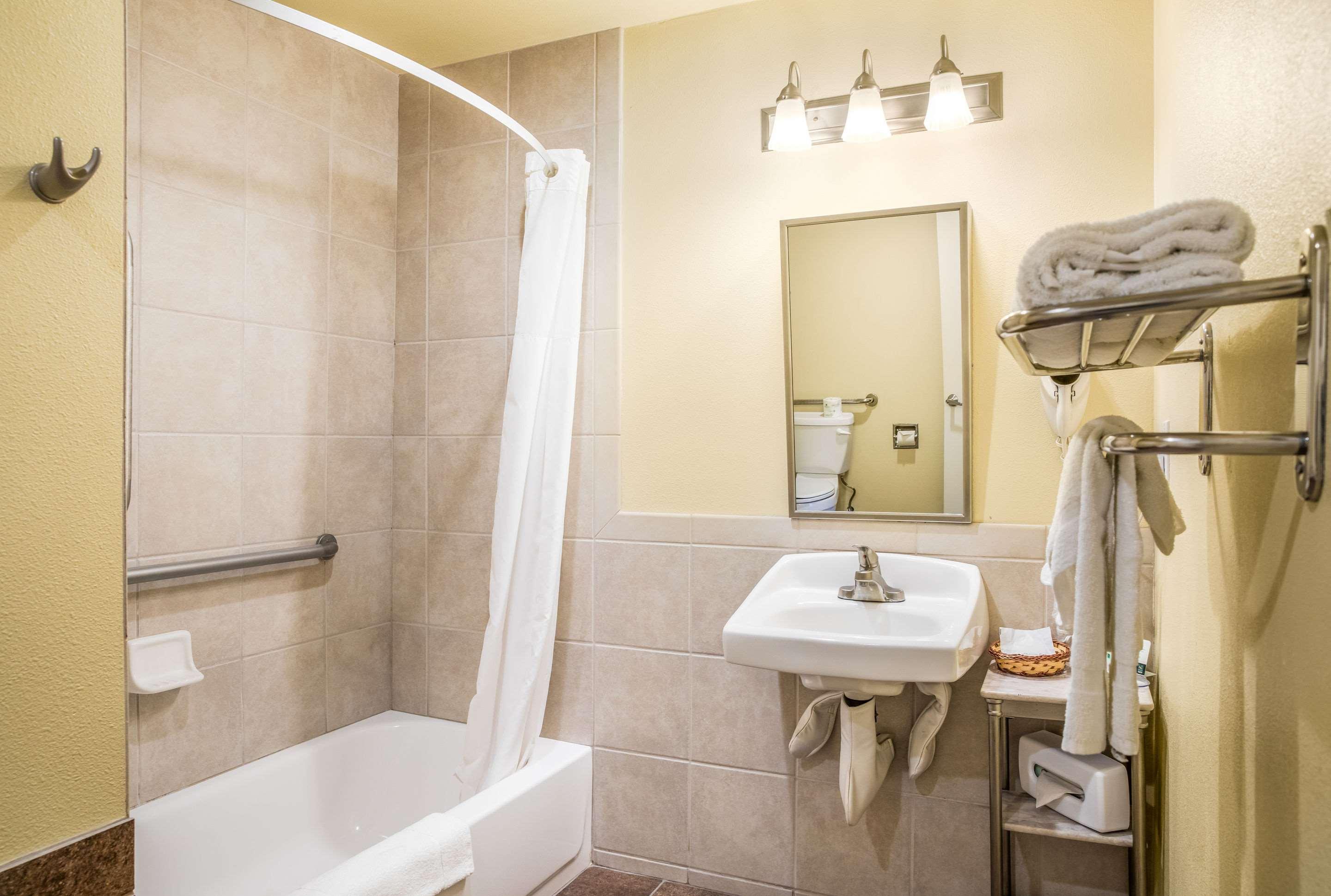 Hotel Santa Barbara, CA 43/44