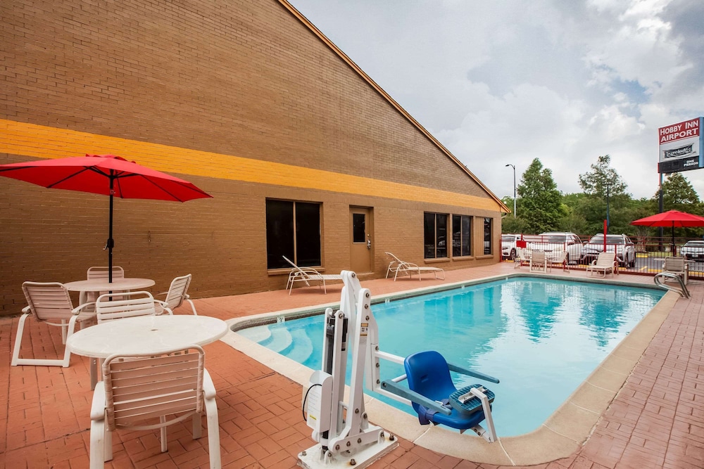 Travelodge by Wyndham Houston Hobby Airport 7/38