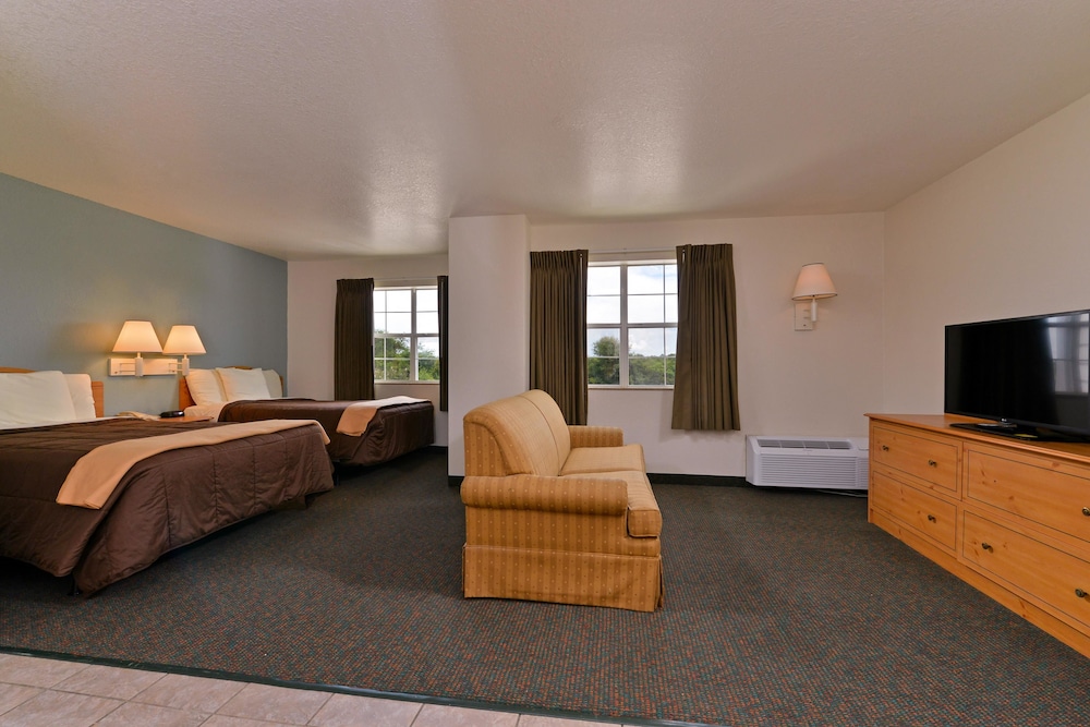Americas Best Value Inn Suites Winnie 8/17