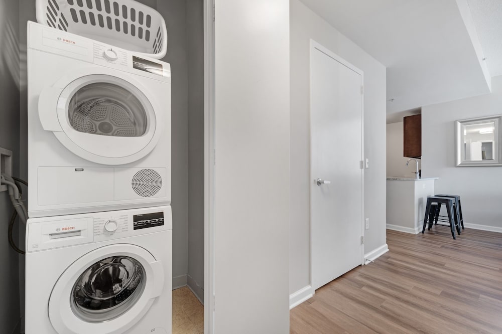Global Luxury Suites Downtown Jersey City 30/71