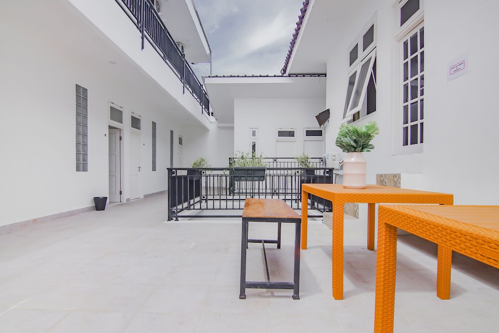Super OYO 90342 Kemang Garden 34/39