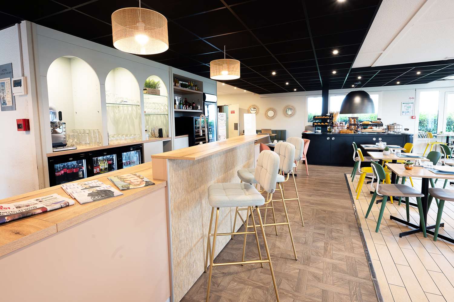 restaurant cafeteria