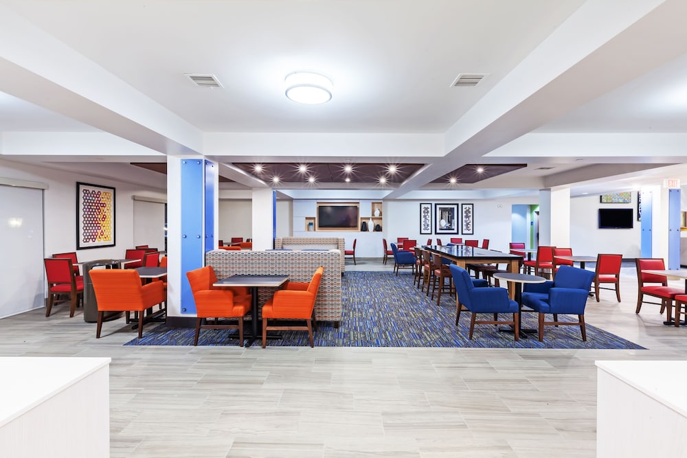 Holiday Inn Express Hotel and Suites Tulsa S Broken Arrow Hwy 51 10/80