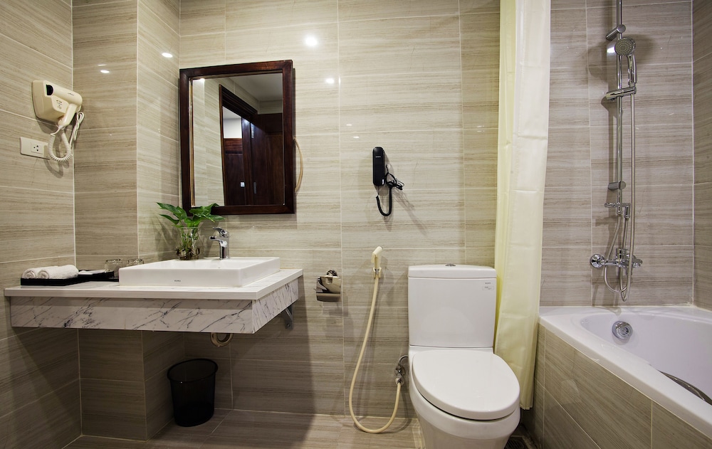 Inearth Hotel Hanoi (Ex. Poonsa Hanoi Hotel) 65/66