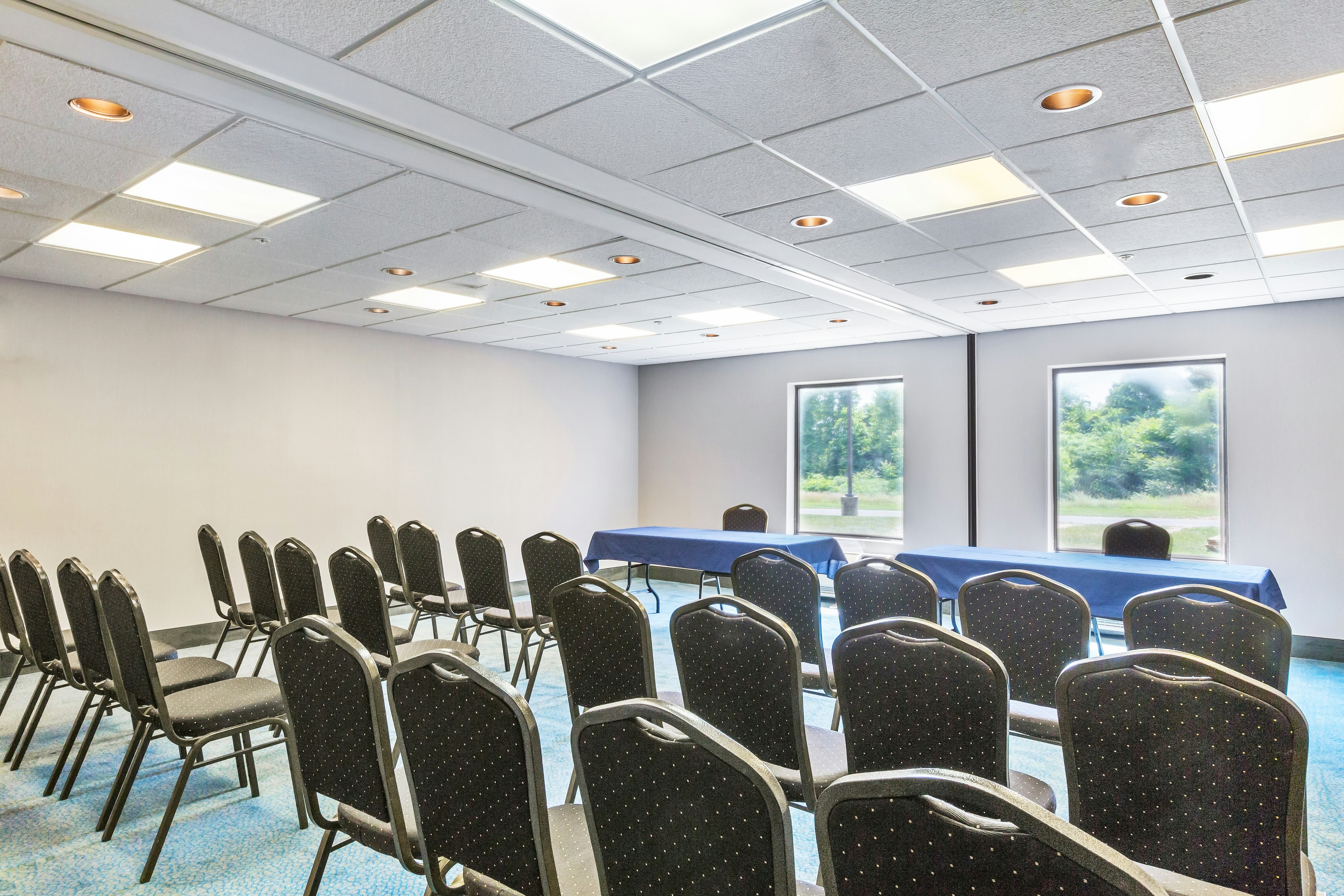 Holiday Inn Express & Suites Burlington - Mount Holly 34/39