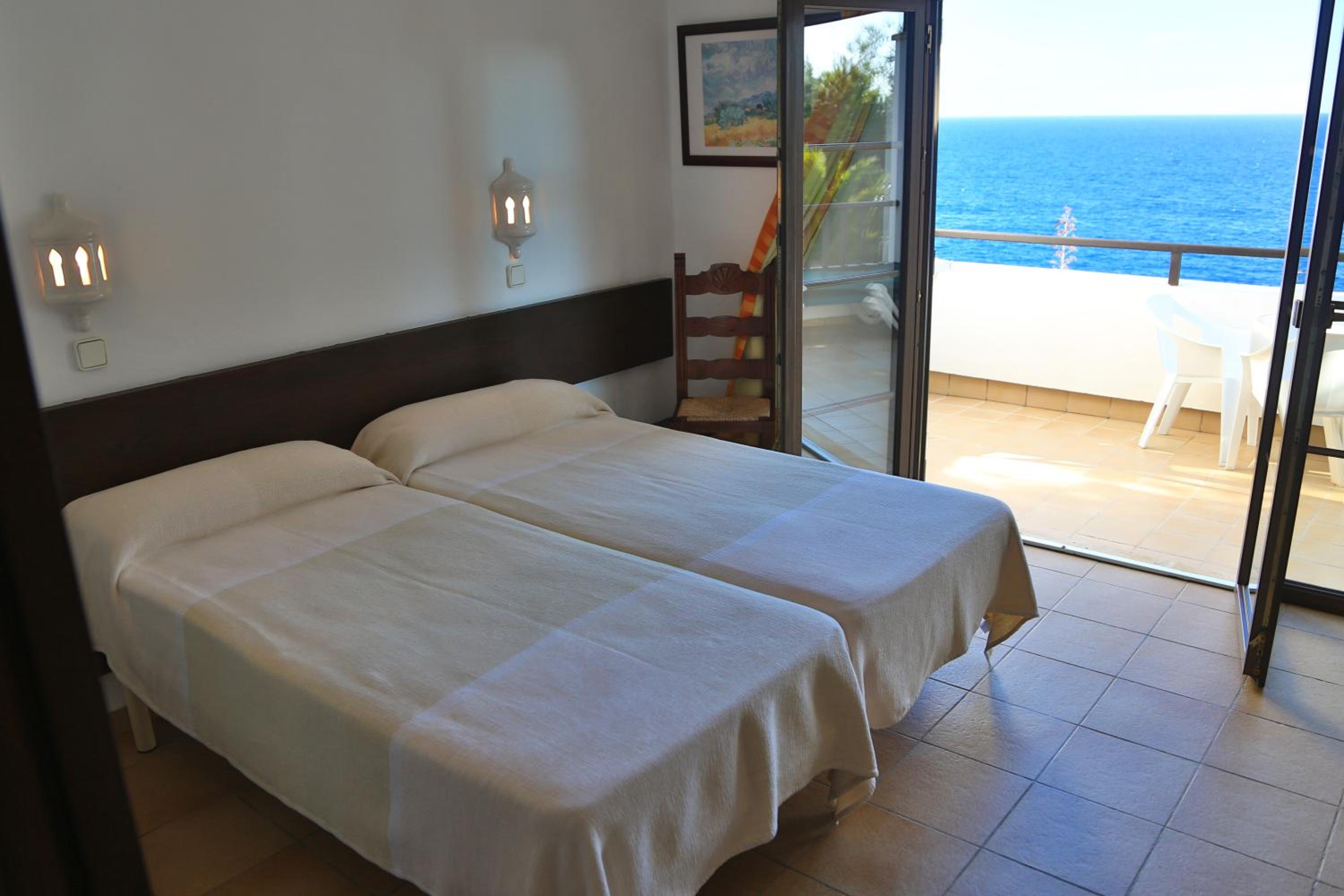 2 Bedrooms, Villa