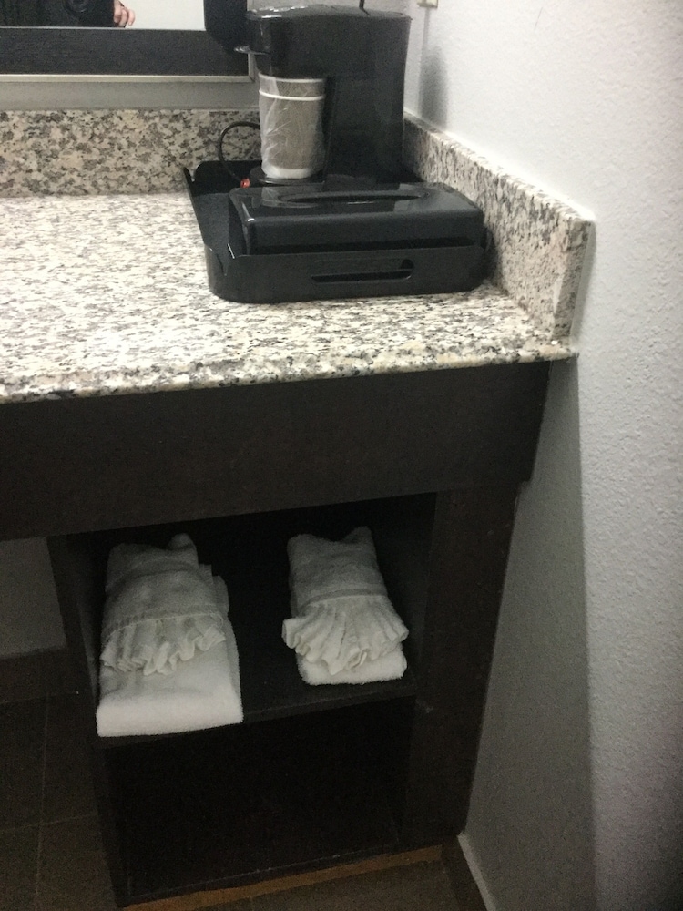 Muskogee Inn And Suites 13/30
