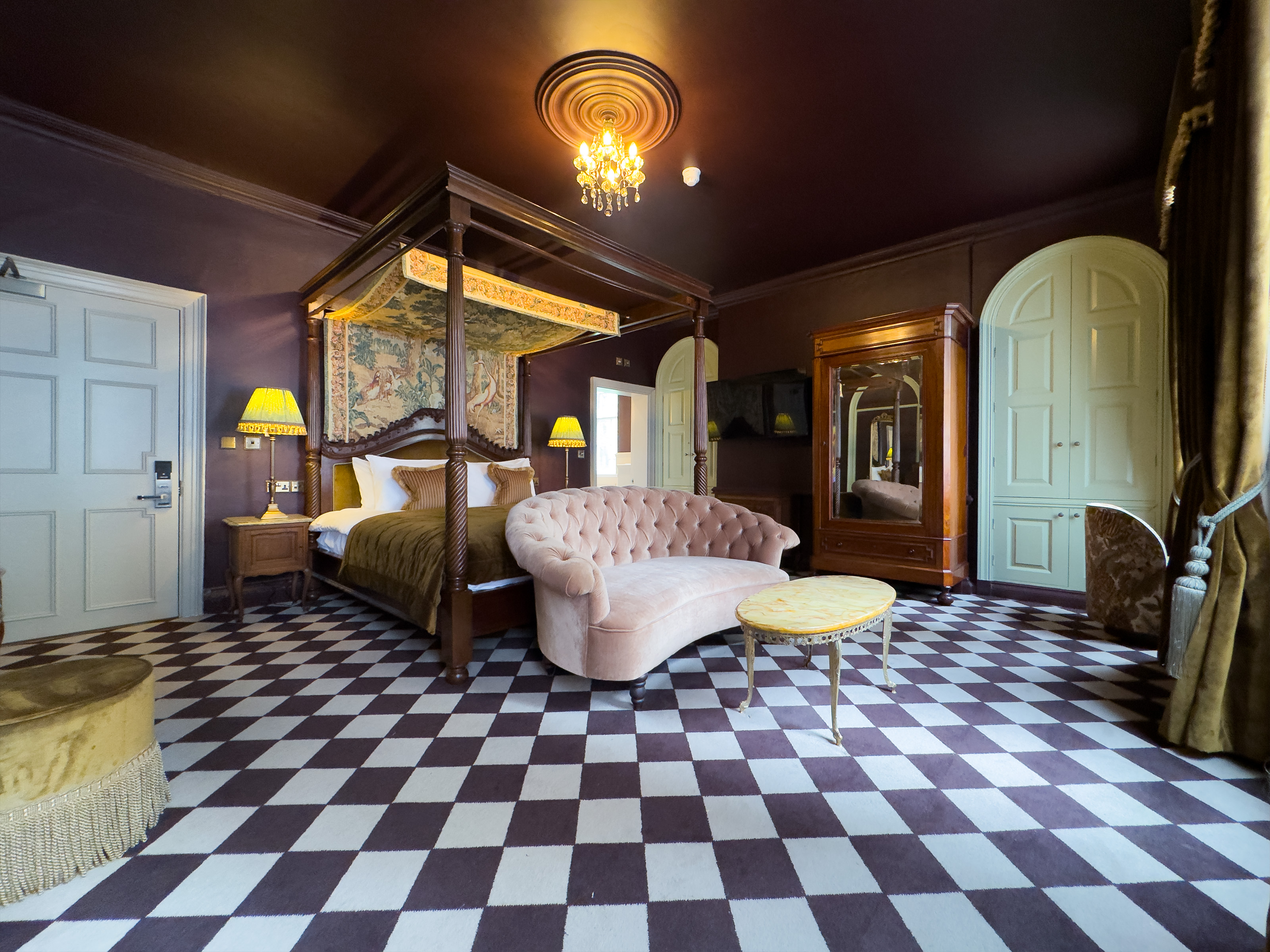 Heritage, Four Poster
