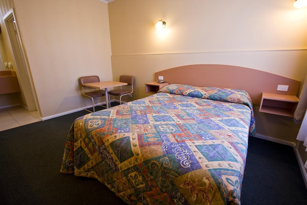 PARKVILLE MOTEL 14/56