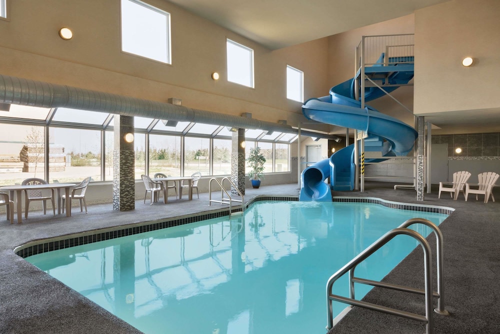Days Inn by Wyndham Regina Airport West 5/53