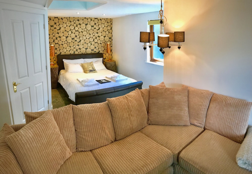 Thatched Cottage 25/67