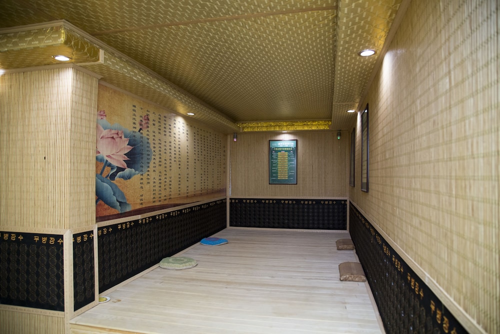 Gladden Hotel Jiangmen 36/61