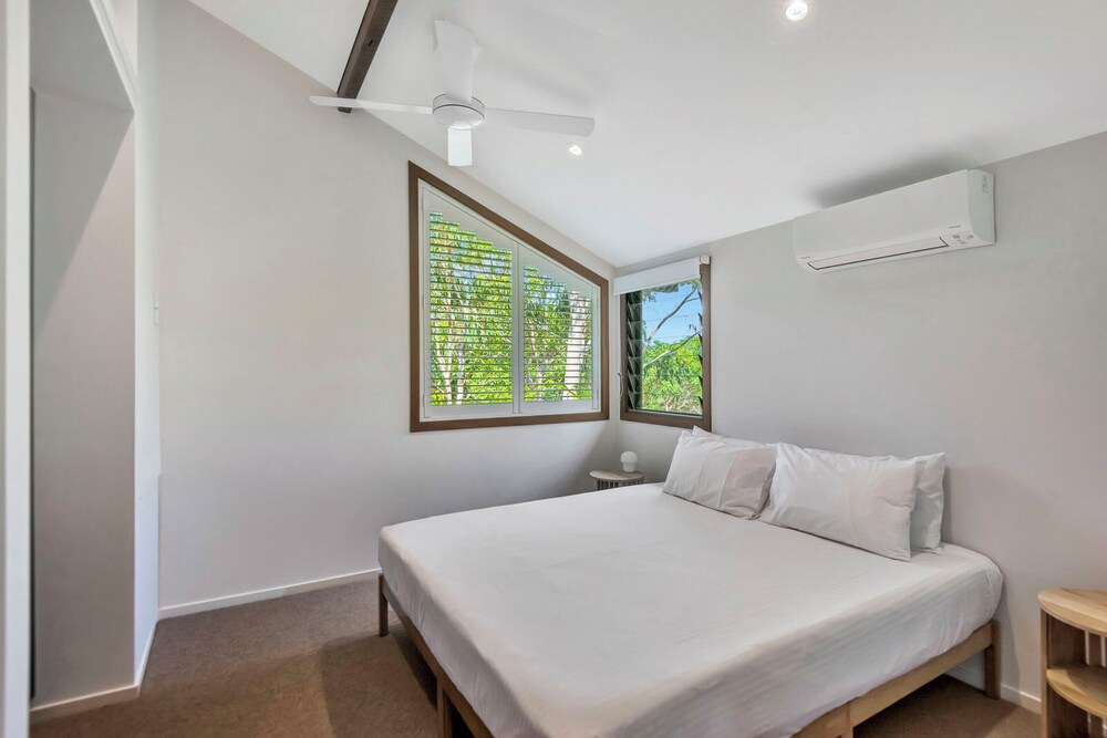 Tree House, Superior, King and Twin Beds