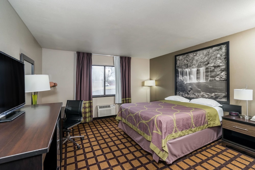 Super 8 by Wyndham Munfordville KY 6/27