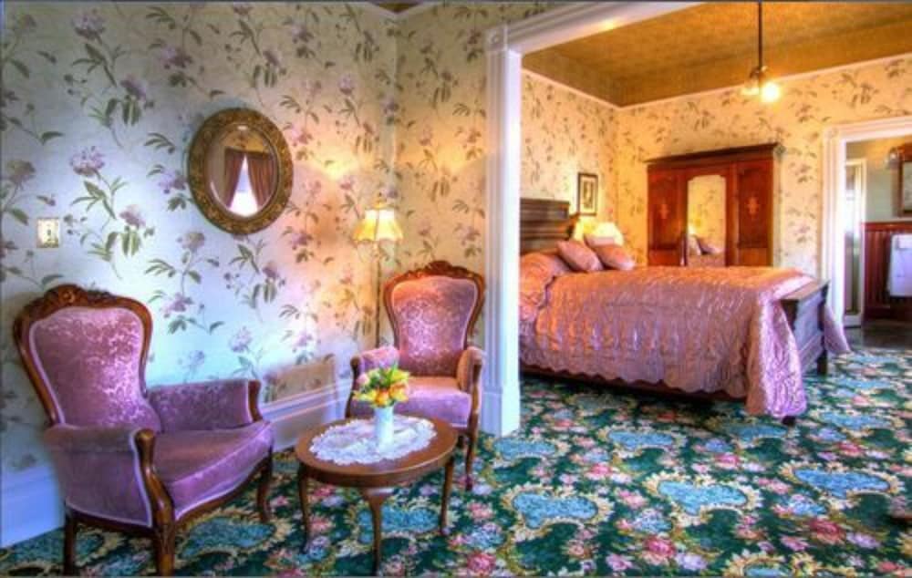 Gingerbread Mansion Inn 50/73
