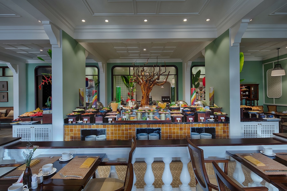 restaurant cafeteria