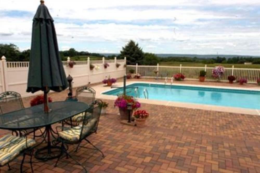 Annville Inn Bed and Breakfast 46/50