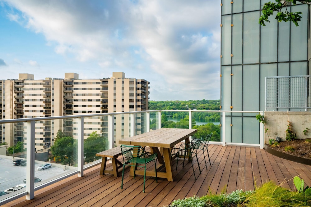 Austin Condo Hotel 42/49