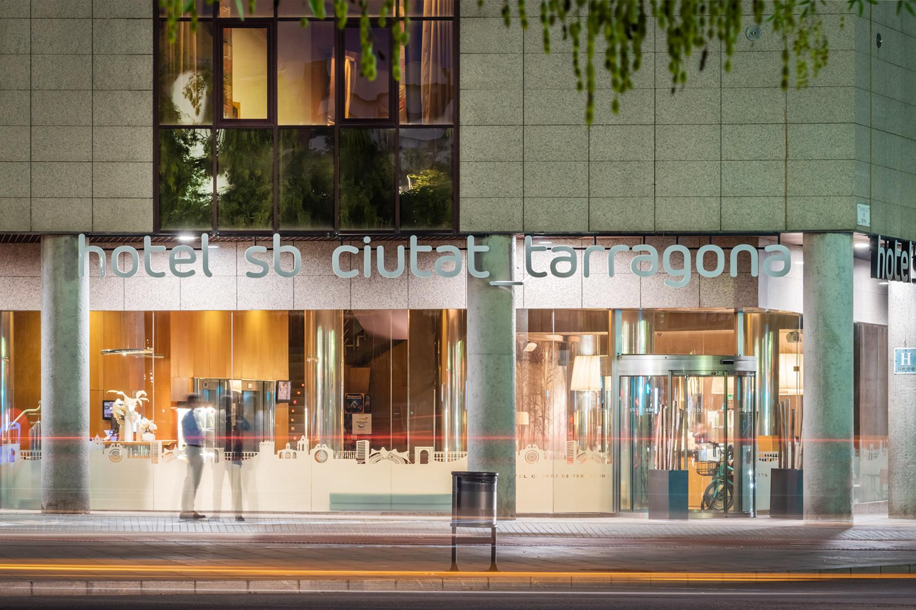 غرفة عائلية ثلاثية بسرير مزدوج وسرير فردي