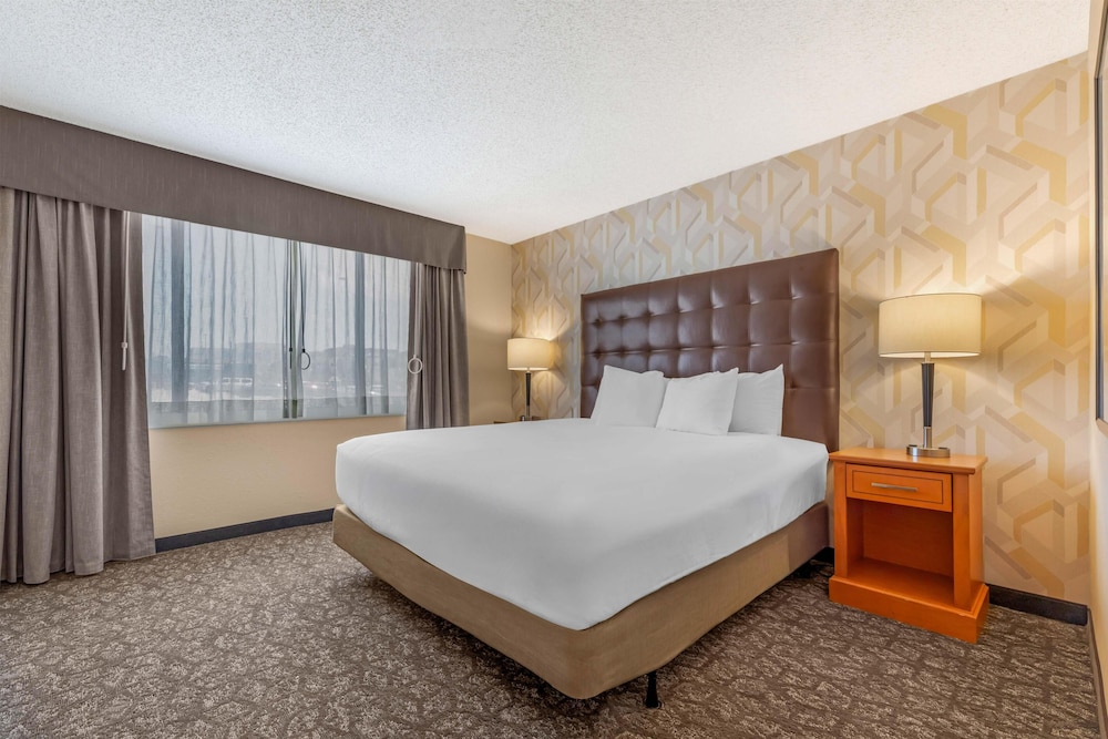 Drury Inn & Suites St. Louis Union Station 12/45