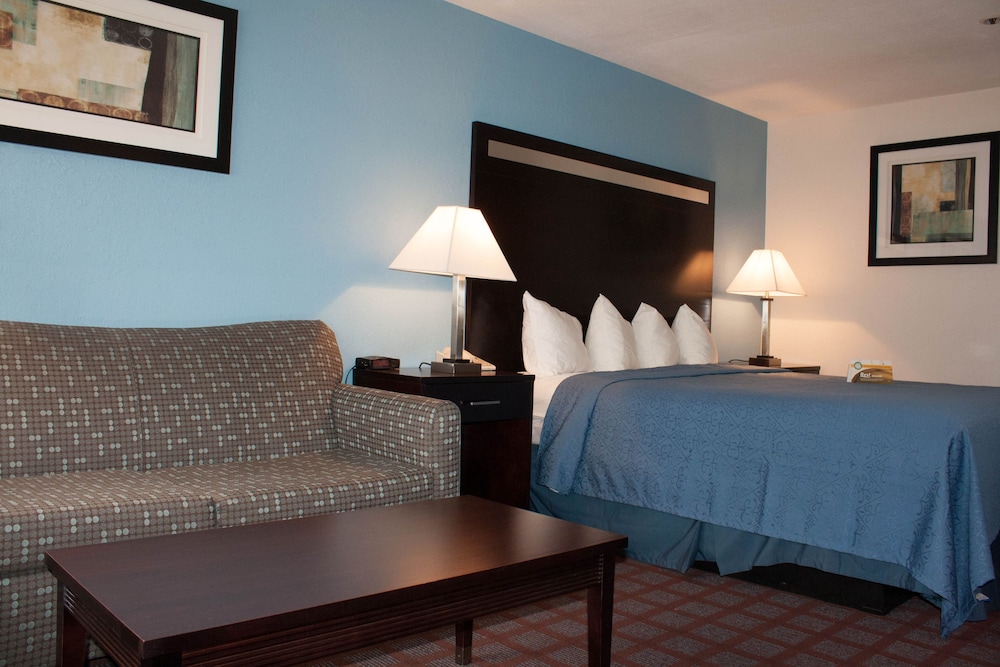 Quality Inn Mammoth Lakes 10/37