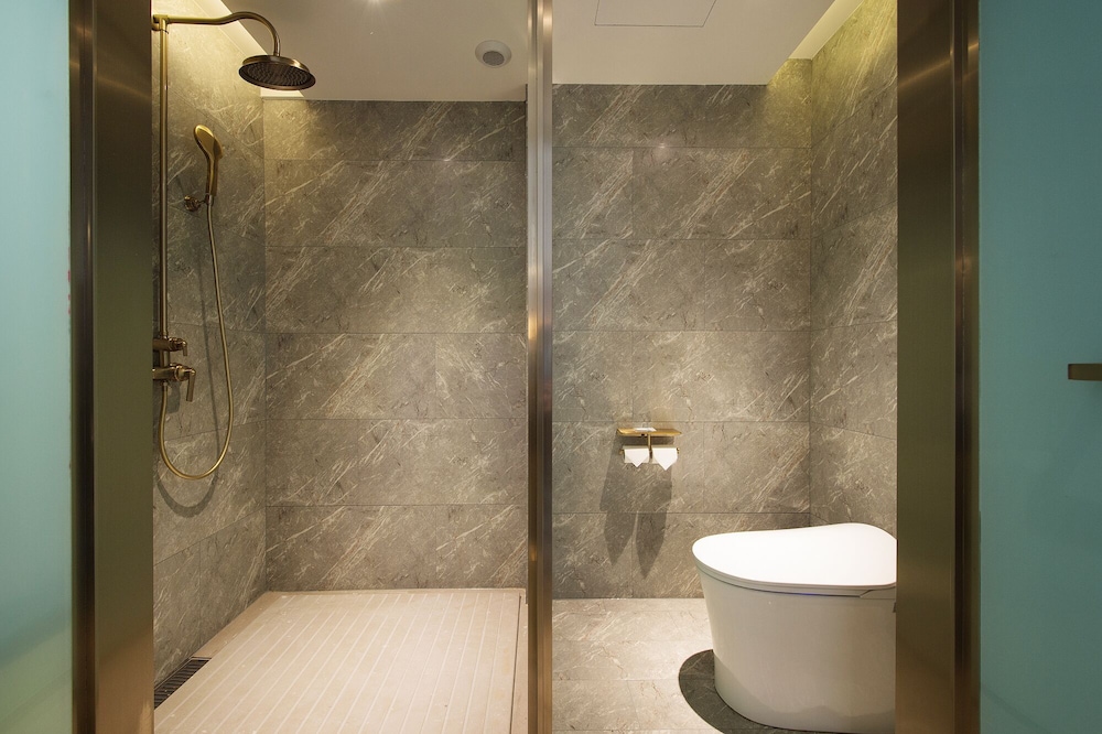 Mercure Harbin Hexing Road 42/48