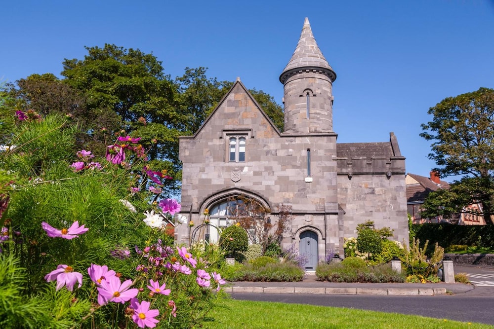 Clontarf Castle Hotel 57/61