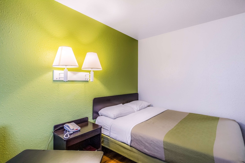 Motel6 Green Bay, WI 22/36
