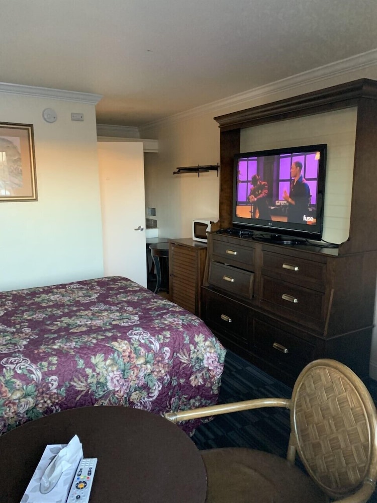 Economy Inn Monterey 15/31