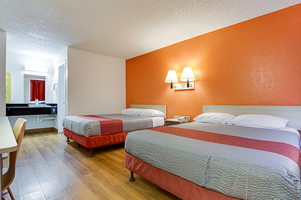 Motel6 Tempe, AZ - Scottsdale South 32/46