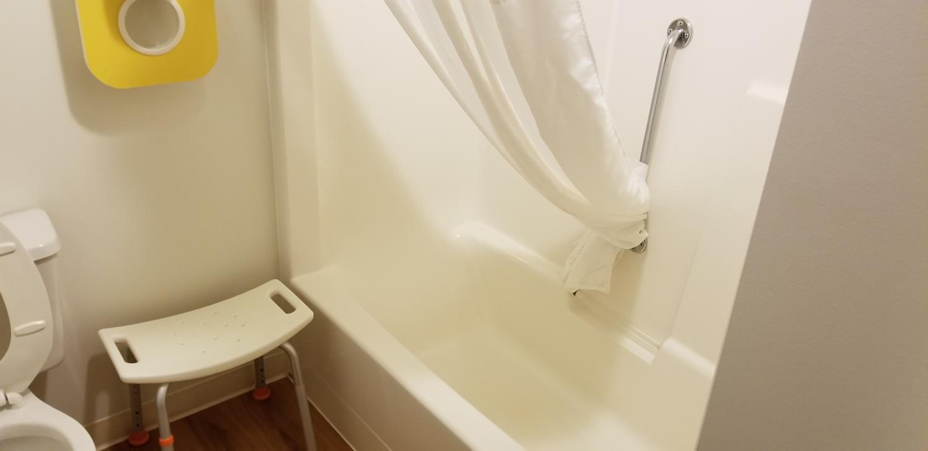 Room, Queen Bed, Accessible