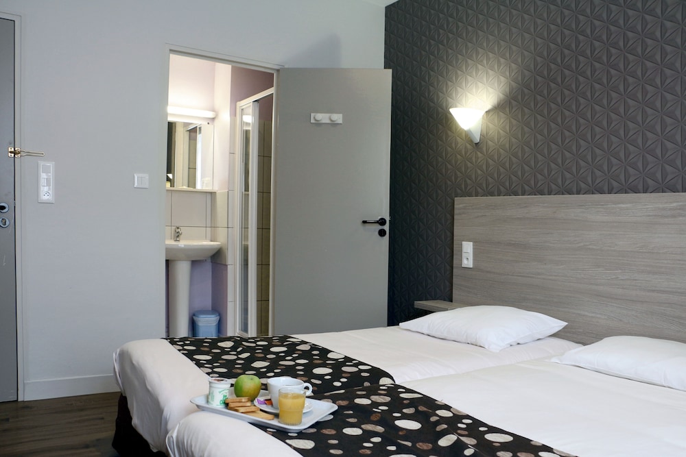 HOTEL DE LA PLACE 18/50