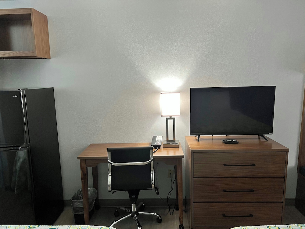 HomeTowne Studios Georgetown - Lexington North 33/49