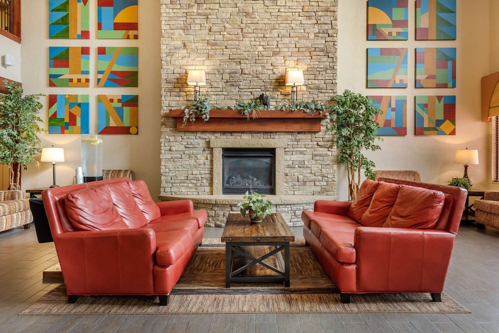 Comfort Suites near Route 66 36/49