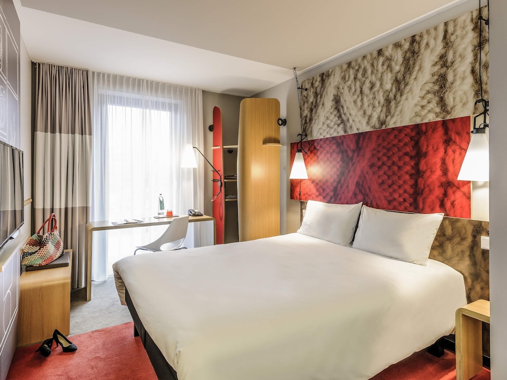 ROOM, DOUBLE BED