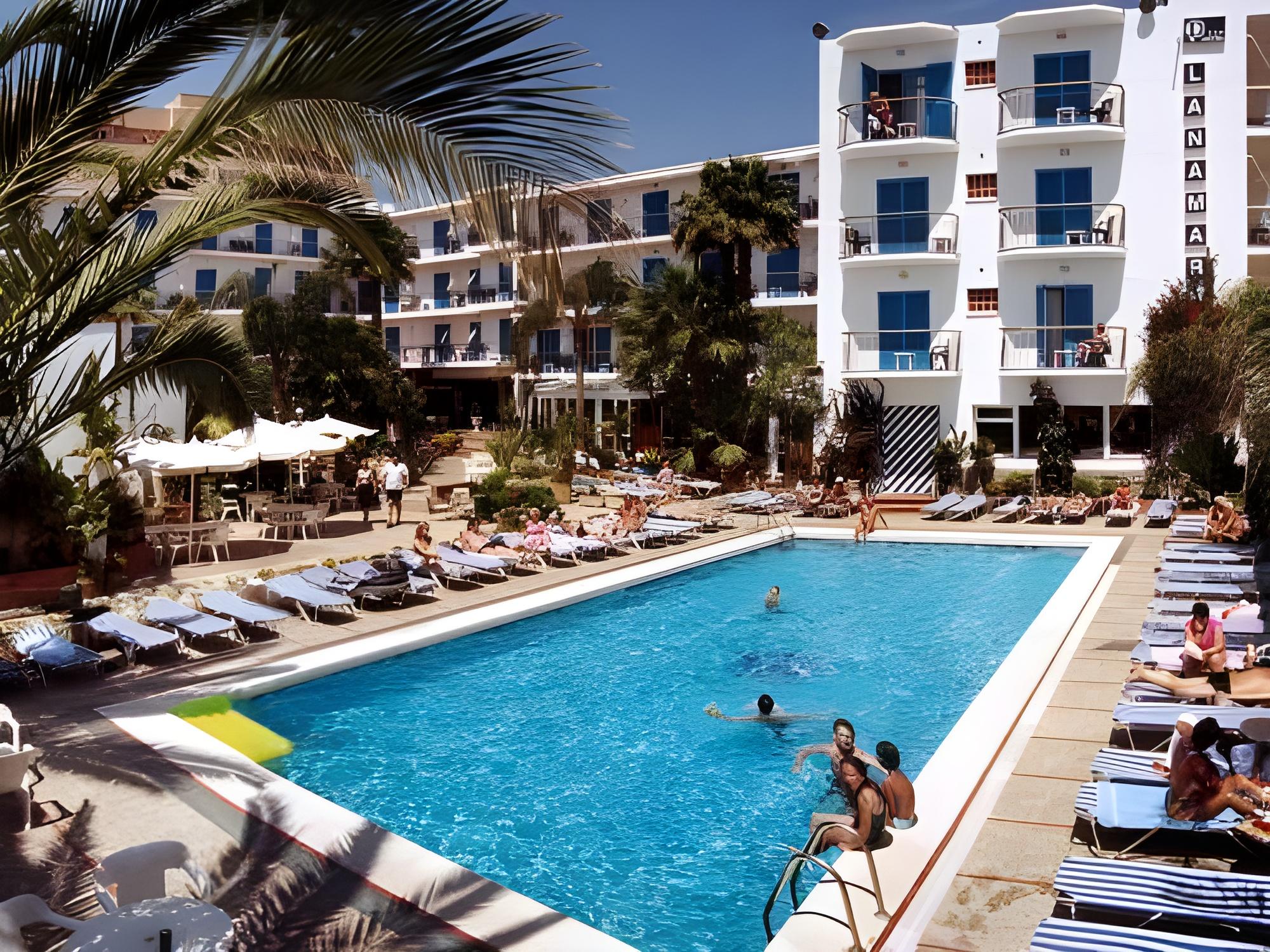 Standard, Pool View, Balcony or Terrace