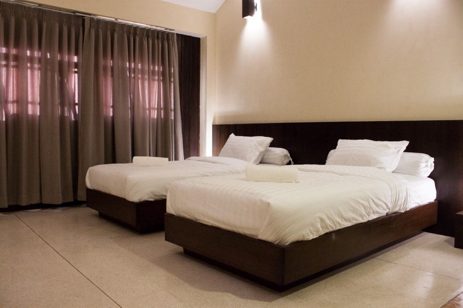 SUPERIOR, TWIN BEDS