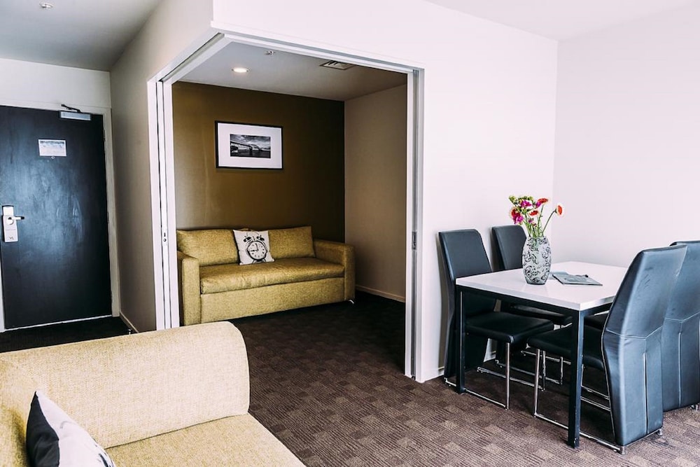 The Quadrant Hotel and Suites 66/70