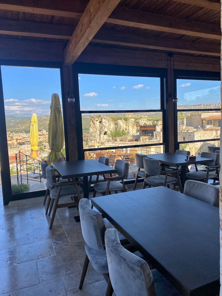 Canyon Cave Hotel 33/69