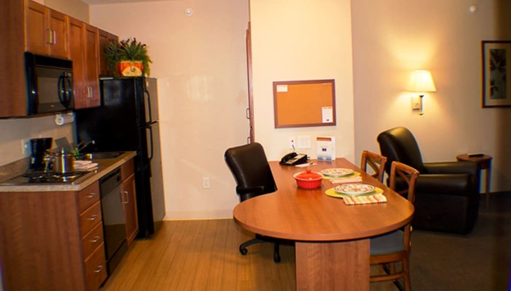 Candlewood Suites Jacksonville 52/72