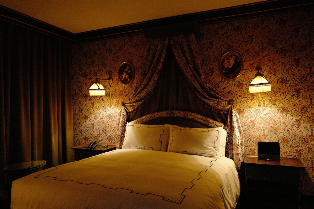 Atelier, Suite, King Bed, Club Lounge Access