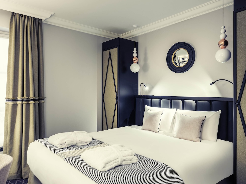 PRIVILEGE, DOUBLE BED