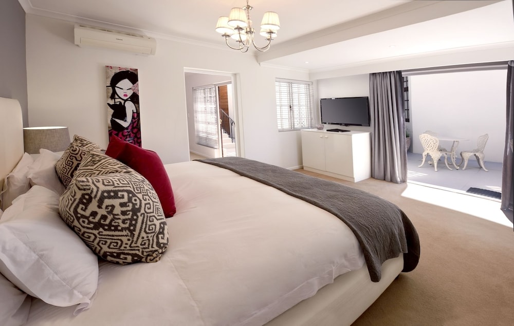 The Clarendon - Fresnaye 18/50