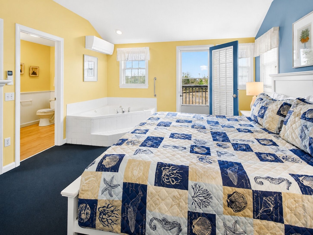 Colonial Acres Resort 47/53