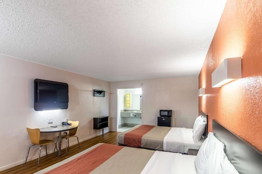 Motel 6 Clinton OK 43/64