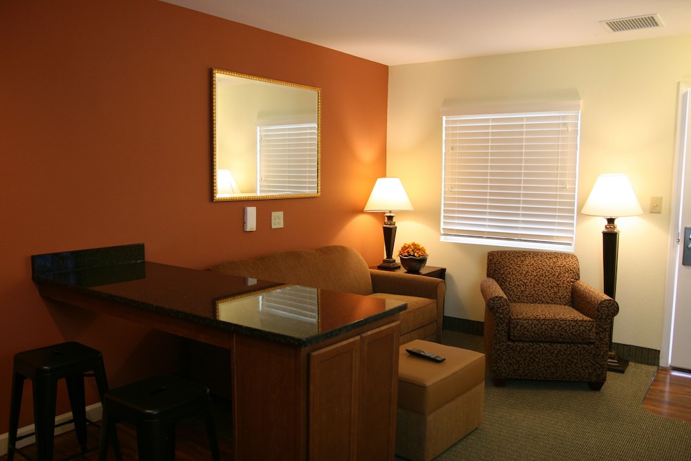 Affordable Suites Mooresville/Lake Norman 17/25
