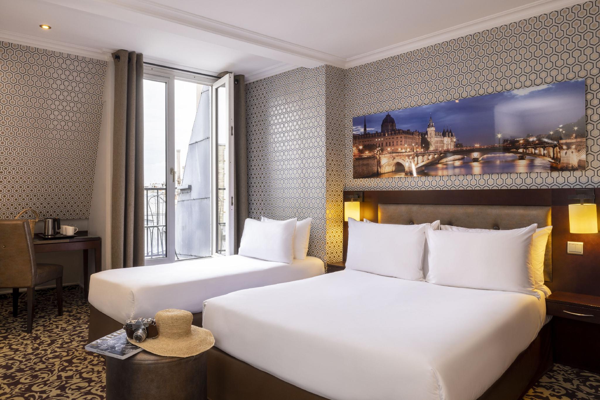 Room, Triple, City View