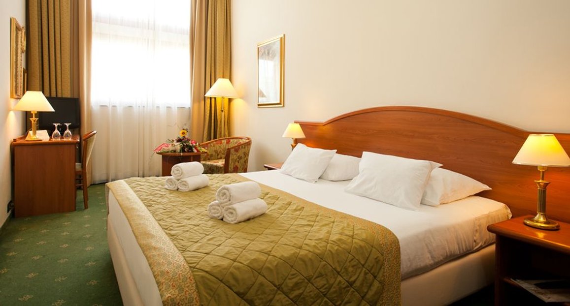 Globo Hotel 11/45