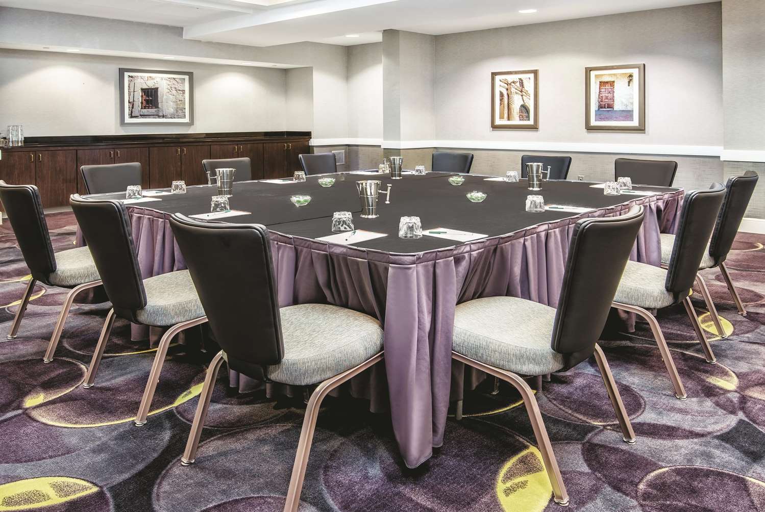 La Quinta Inn & Suites by Wyndham San Antonio Riverwalk 45/53