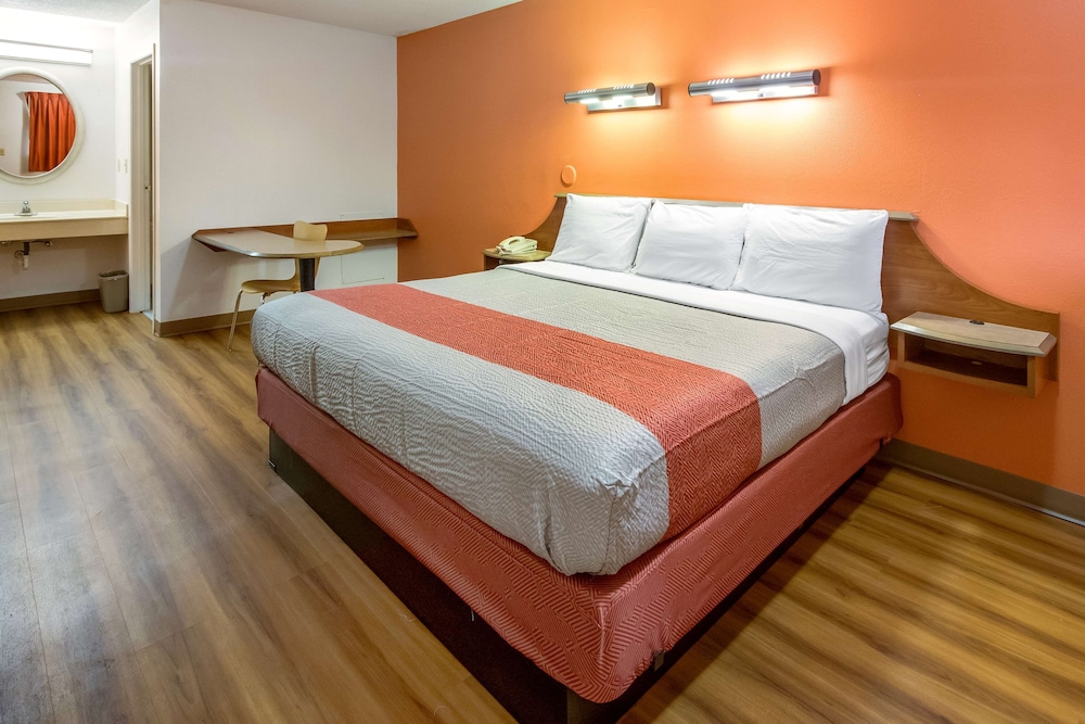 STANDARD, KING BED, ACCESSIBLE